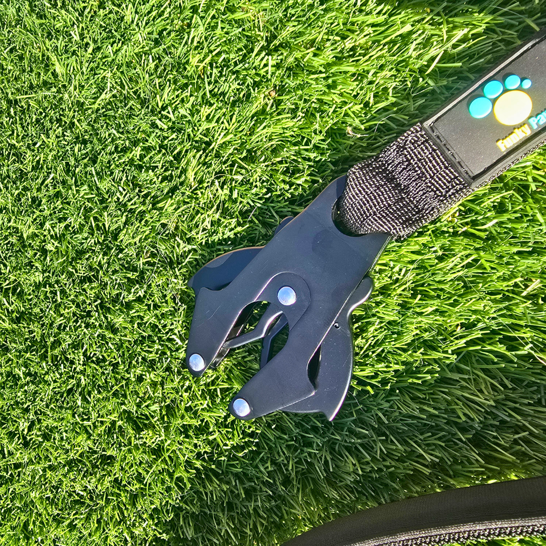 Black Ultimate Strength Lead – Lightweight, Strong, and Ready for Adventure