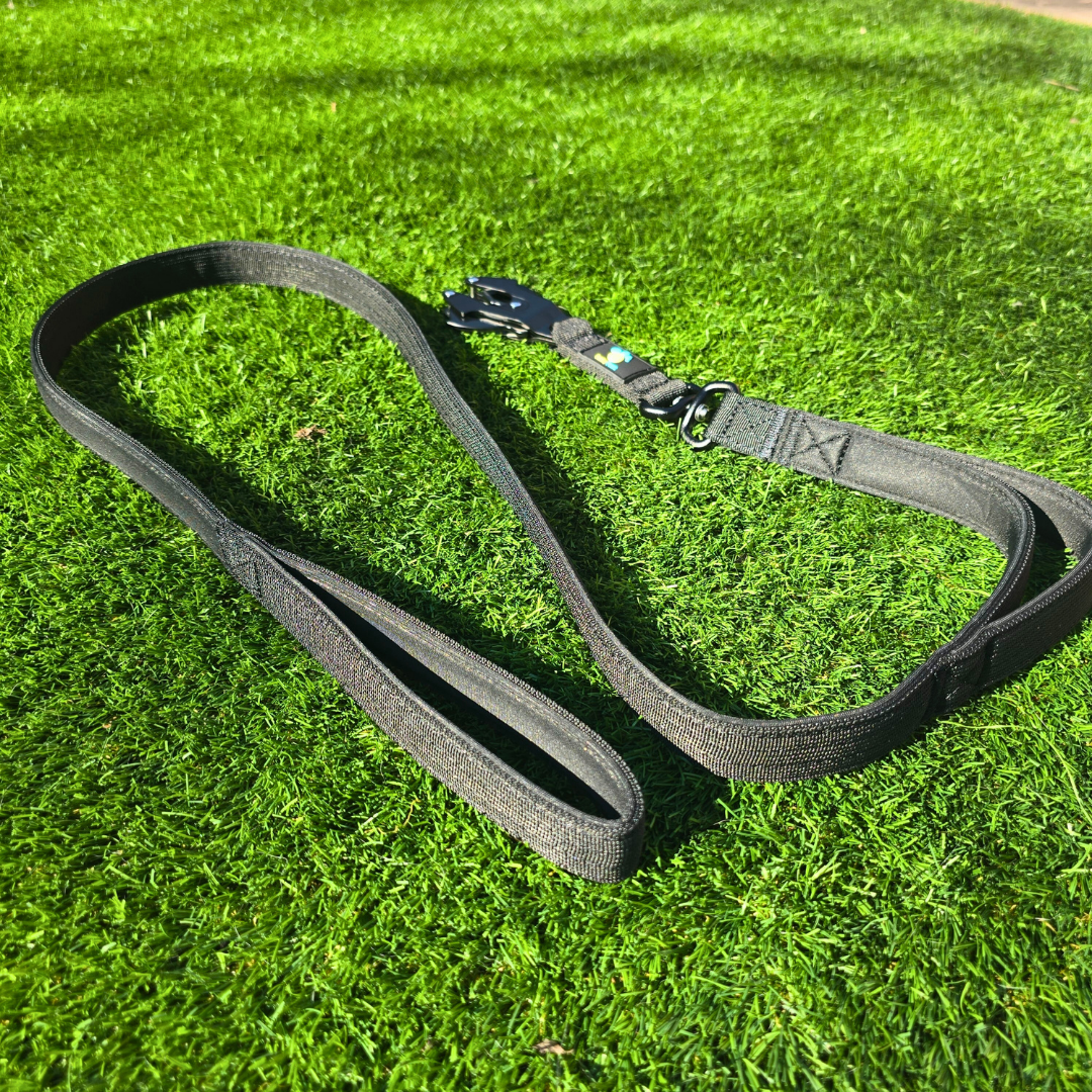 Black Ultimate Strength Lead – Lightweight, Strong, and Ready for Adventure